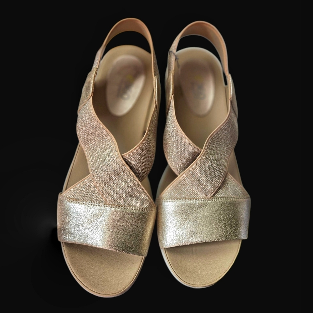 Easy Spirit Elegant Gold Sparkle And Metallic Women's Sandals. Size 8.5 US.